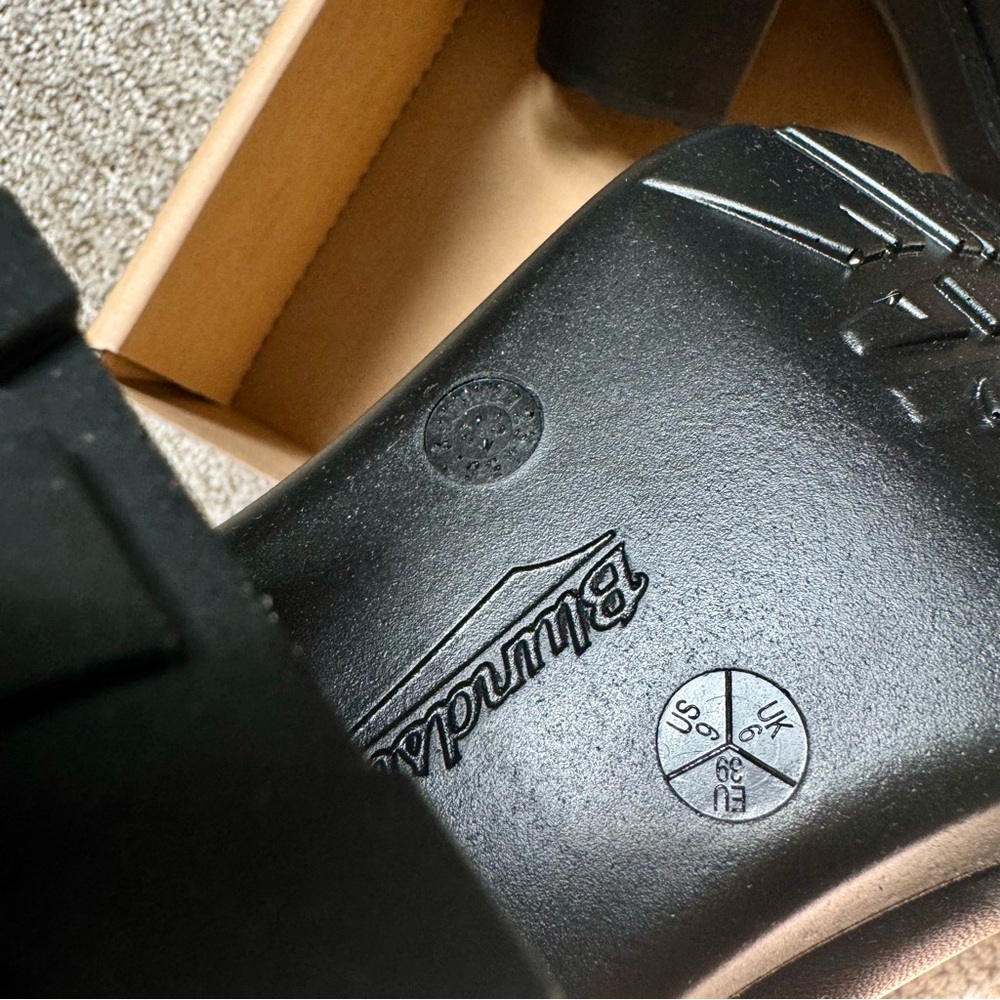 Blundstone High Heeled Boots. New in box. - Picture 3 of 5